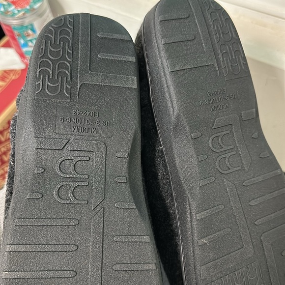 NY Men’s nwot slipper - Picture 2 of 2